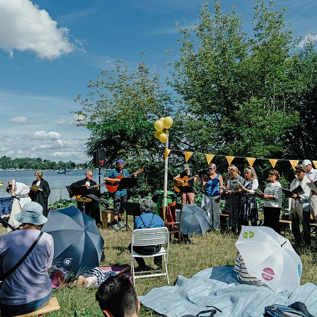 Gottesdienst zum Tauffest 2024 der Evangelischen Kirche in Charlottenburg-Wilmersdorf an der Havel im Grunewald, Berlin